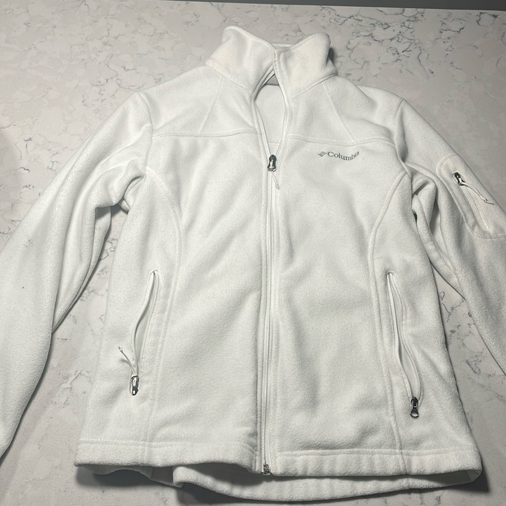 Columbia women’s full zip up fleece. Cream colored. Size small.